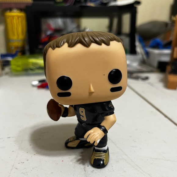 Funko vaulted #11 all black with helmet Drew Brees - Picture 5 of 8